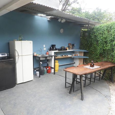 The Backside House Hostel Tamarindo Exterior photo